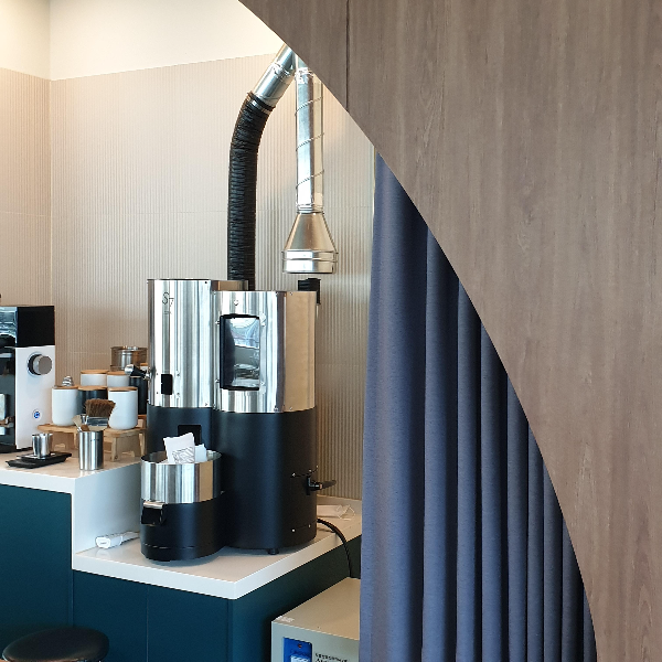 보령 핸드드립 카페 더 브루잉 룸_로스팅 기계