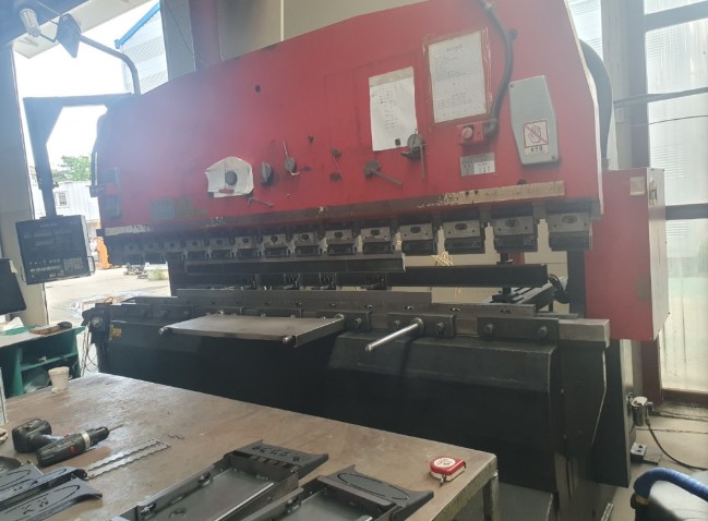 중고 125톤 아마다 절곡기 RG-125