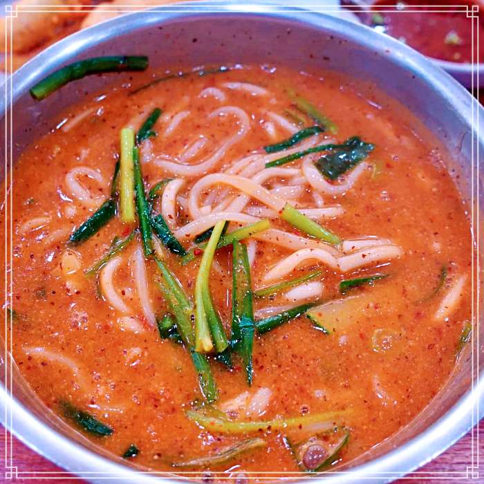 대전 송촌동 맛집 걸쭉한 추어 육수에 빠진 칼국수