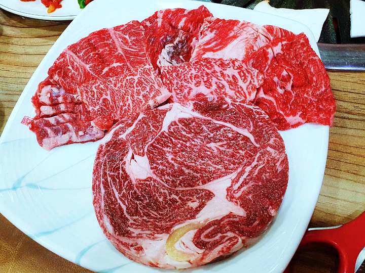 토요일은 밥이좋아 예산 예당호 출렁다리 광시한우 맛집 정육 식당 한우 암소 숯불 직화 구이 예산10미 현지인 추천 토밥 좋아 방송정보