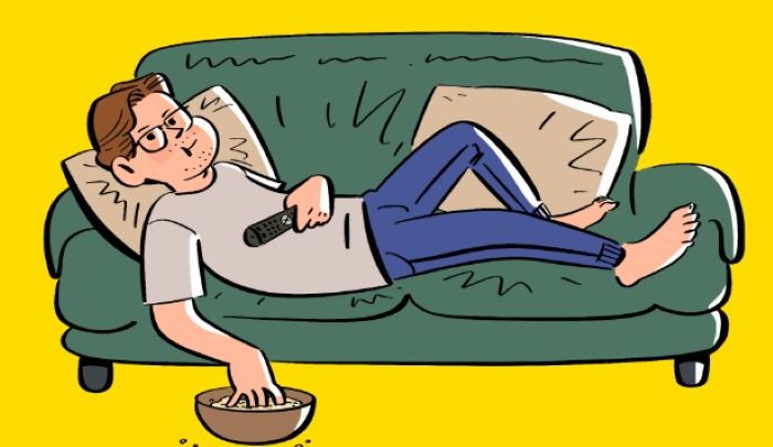 소파에 누워 간식을 먹으며 TV를 보는 퇴직 후 여유로운 남성의 모습 일러스트