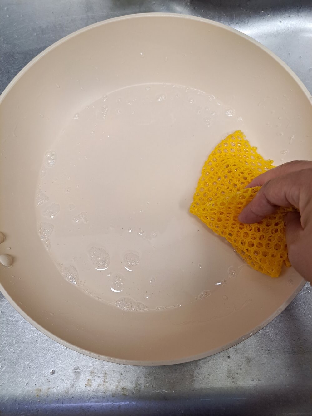 코팅팬 설거지하기