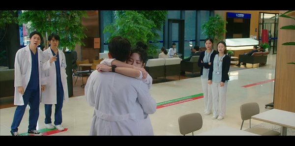 정민을-안는-소라