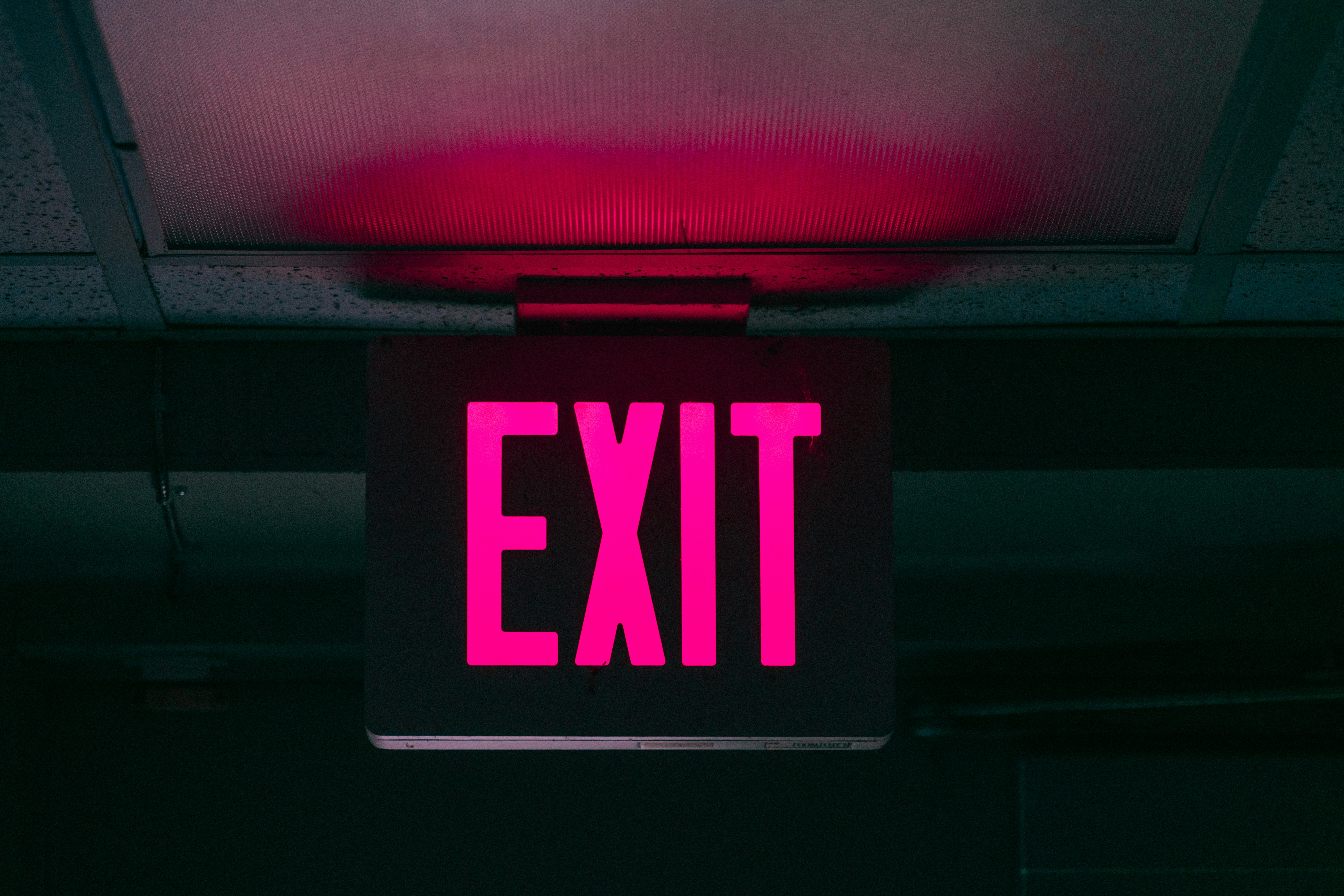 EXIT 사진