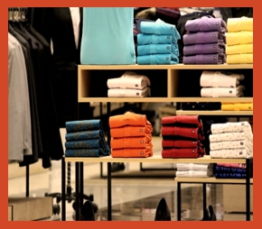 옷가게 신상품 진열 모습