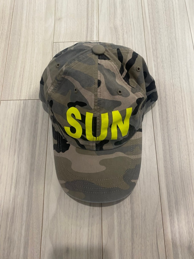 블루썬플라워 SUN 로고 프린팅 카모플라주 카모볼캡 카모모자