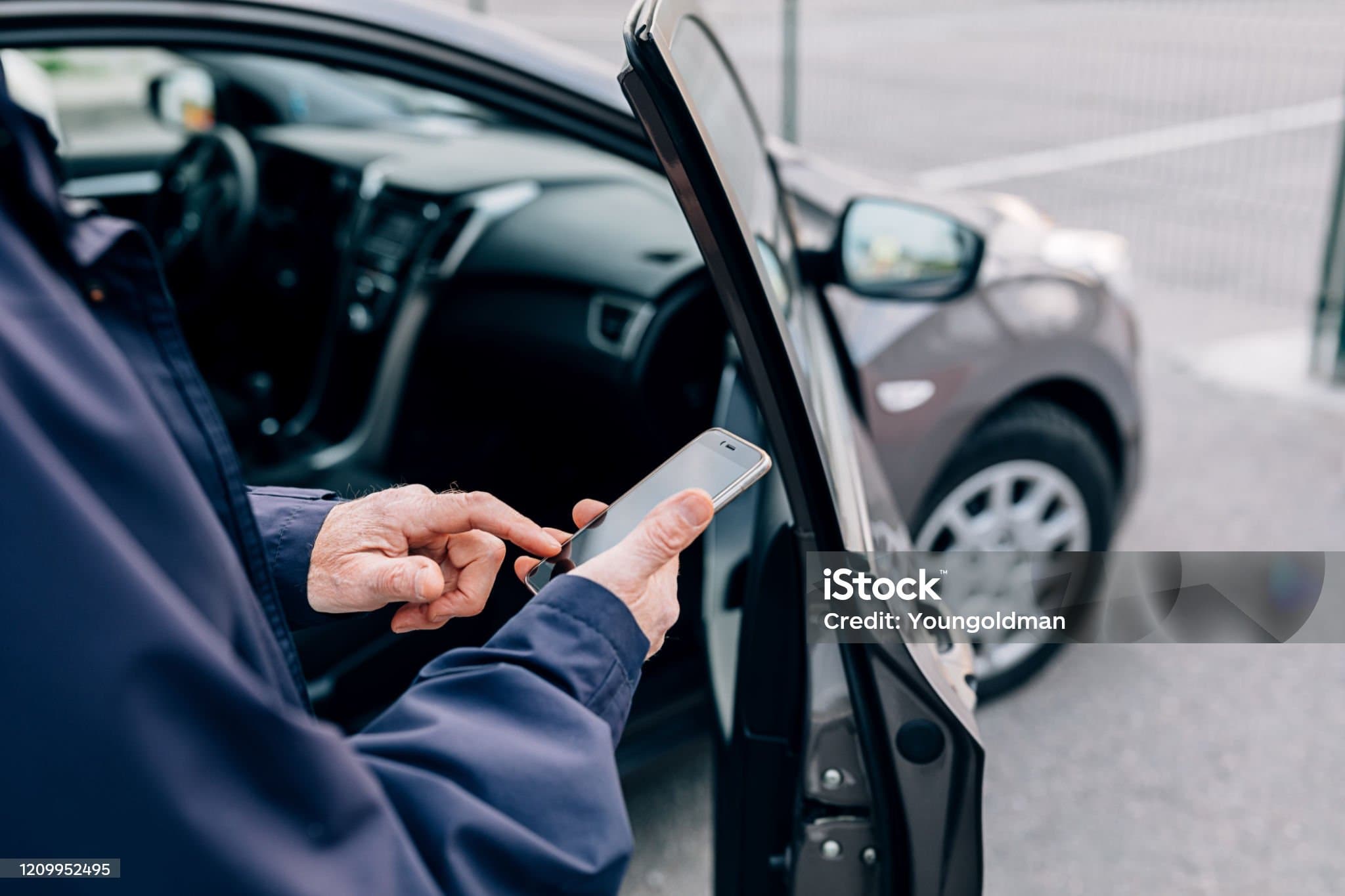 전기차를 활용한 차량 공유 서비스(Uber, 카셰어링 등)의 성장