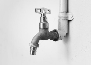 수도요금 할인을 설명을 위한 수도꼭지 사진