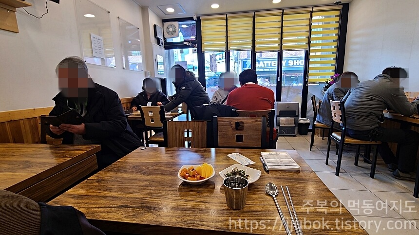 격이다른수제만두-내부-분위기-2