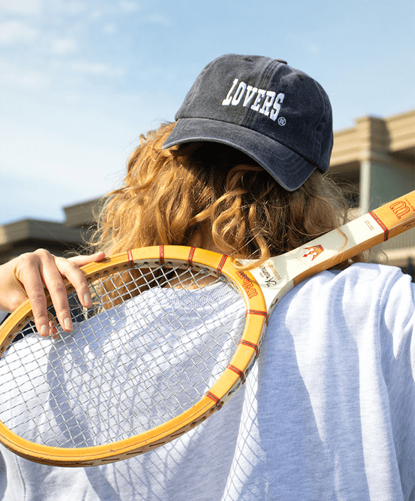 안유진 공항패션 모자