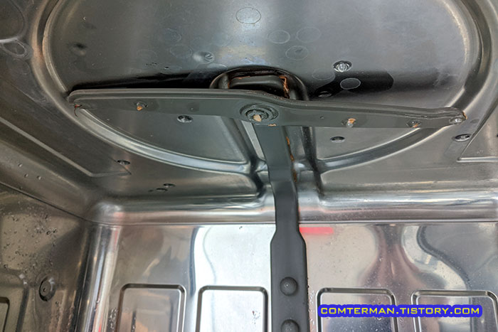 식기세척기 노즐 주황색 덩어리