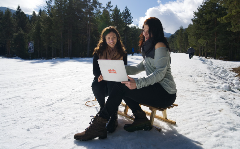 낯선 도시에서 하루를 설계하는 디지털 유목민의 시간 구조