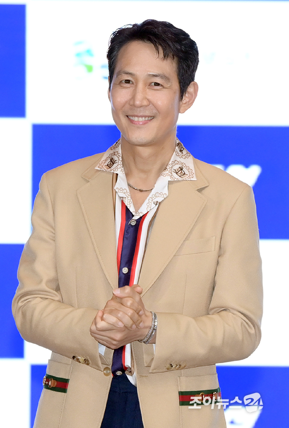 배우 이정재가 27일 오후 인천 연수구 인천글로벌캠퍼스에서 진행된 제2회 청룡시리즈어워즈 핸드프린팅 행사에 참석하고 있다. [사진=정소희 기자]