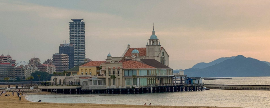 모모치해변과 마리존 전경 사진