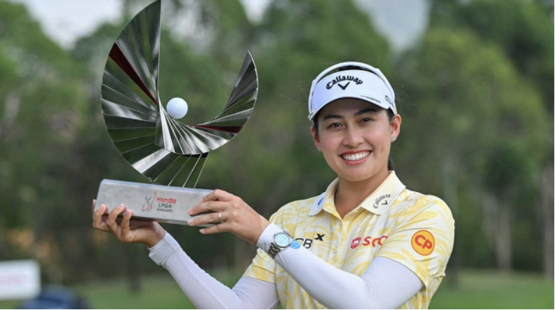 (좌) LPGA 혼타 타일랜드 우승 지노 티띠꾼, (우) 김효주와 티띠꾼