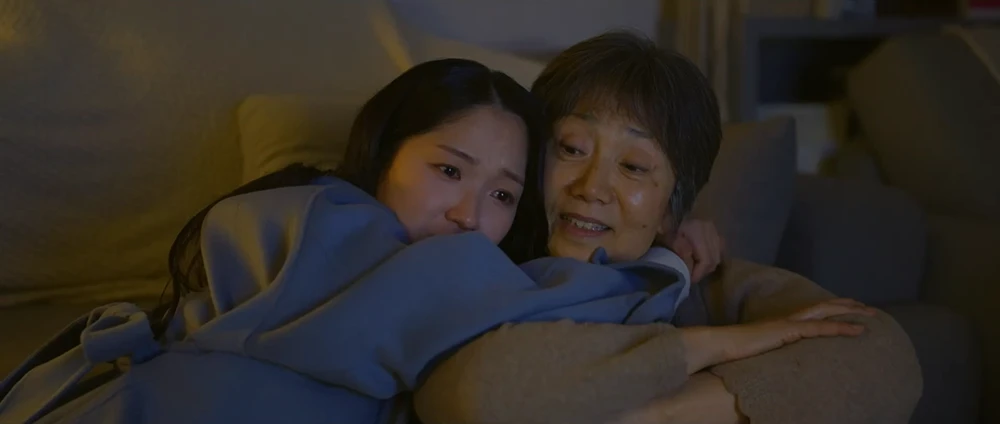 15화에서-솔이에게-기억은-영혼에-스미는-것이라고-말하는-할머니