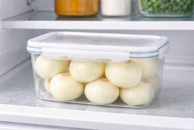 밀폐용기에 담아 보관하는 양파