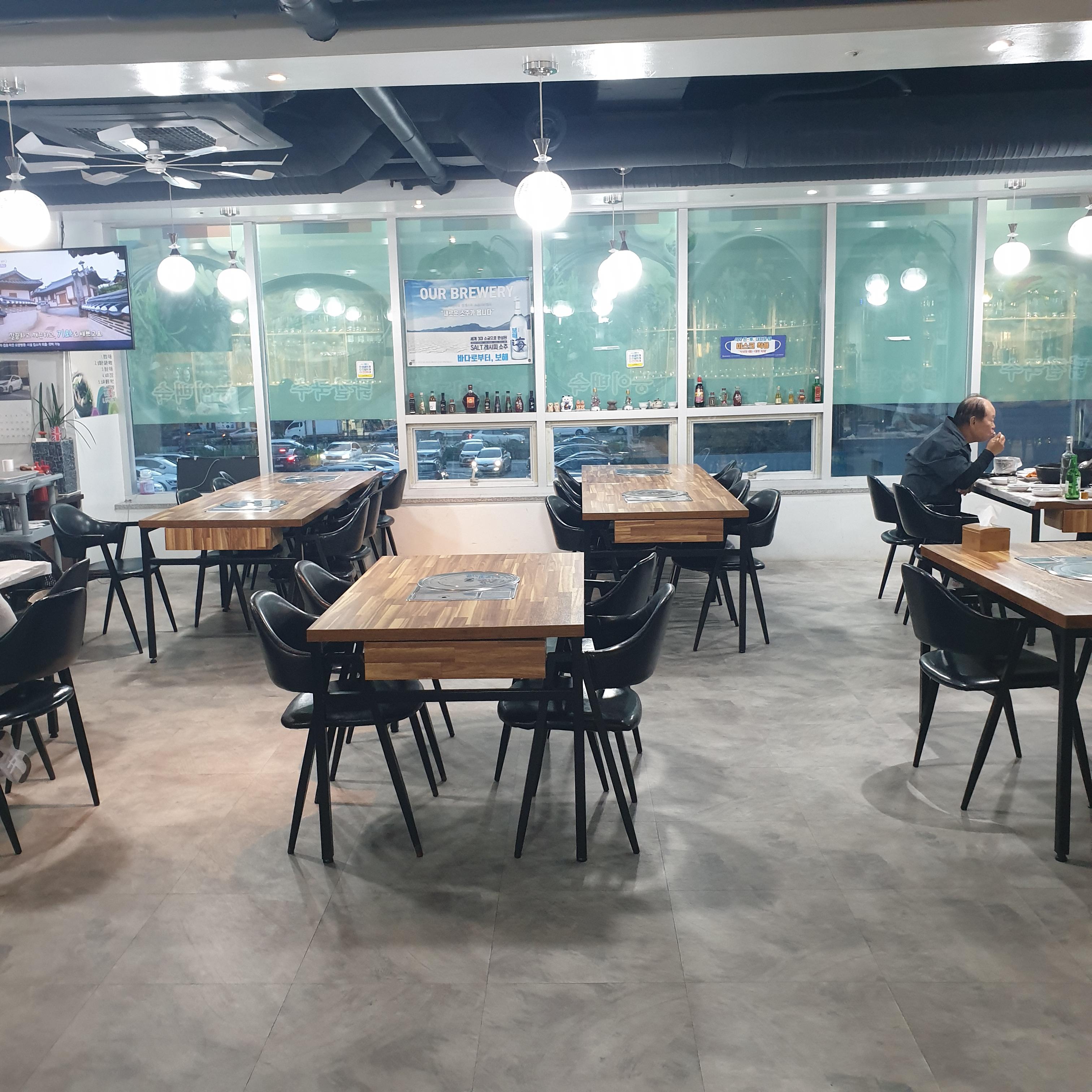 남악골 산야초 내부 