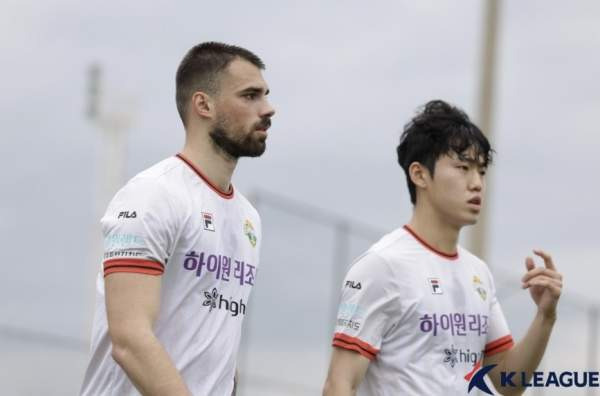 강투지 2경기 출장정지 사후 징계 확정: FC 서울전 결장과 강원 FC 수비 비상 대응 전략 분석