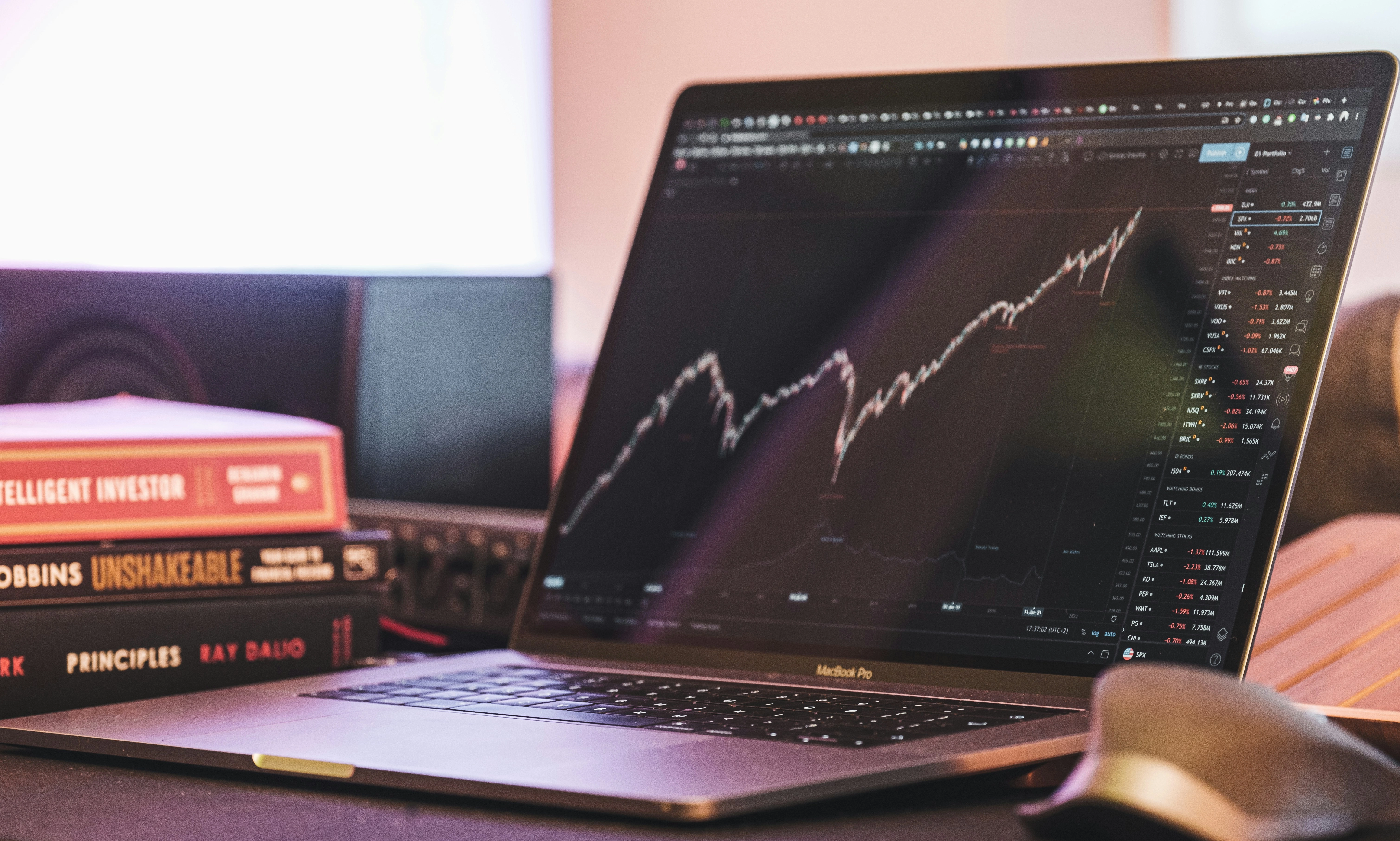 주식 투자 양의 복리 효과와 음의 복리 변동성 잠식 이 작용할 수 있는 주식 그래프