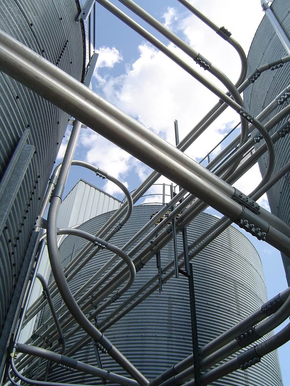 철강 코일은 유연성이 좋고 생산성과 운송 효율성이 뛰어나다.