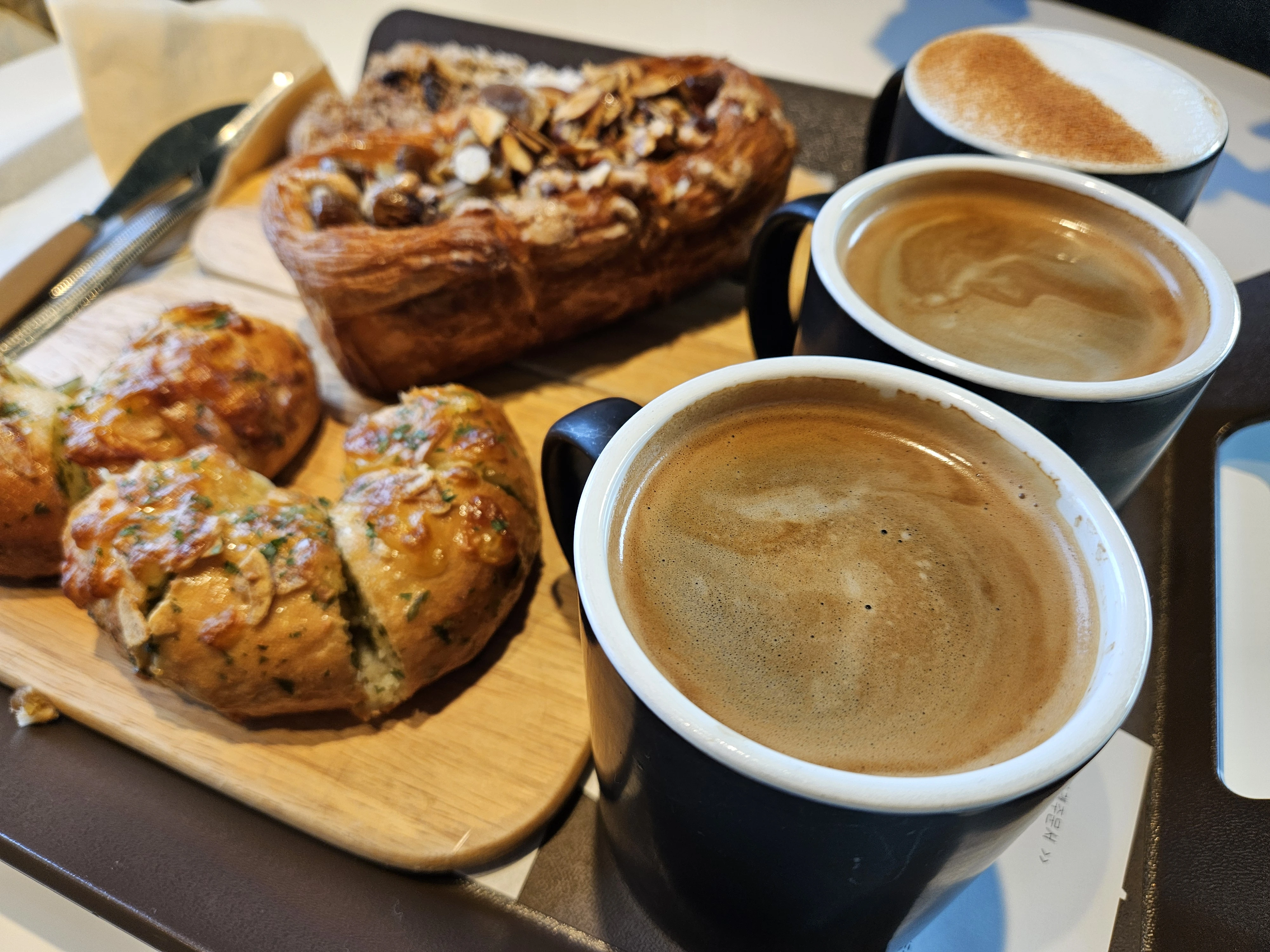 우주제빵소 유기농커피와 베이글