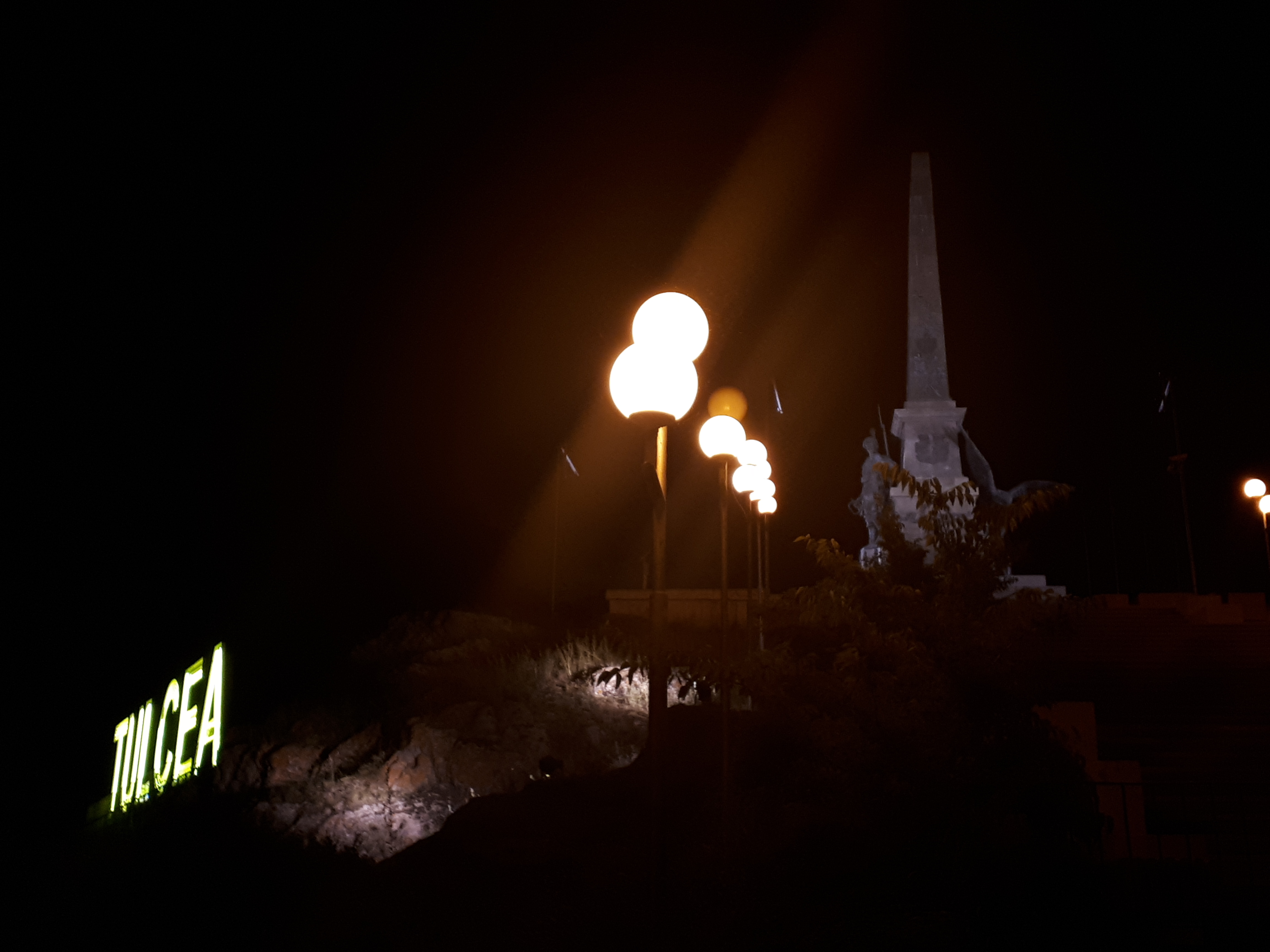 루마니아 툴체아 전몰용사 기념비와 툴체아 도시 레터