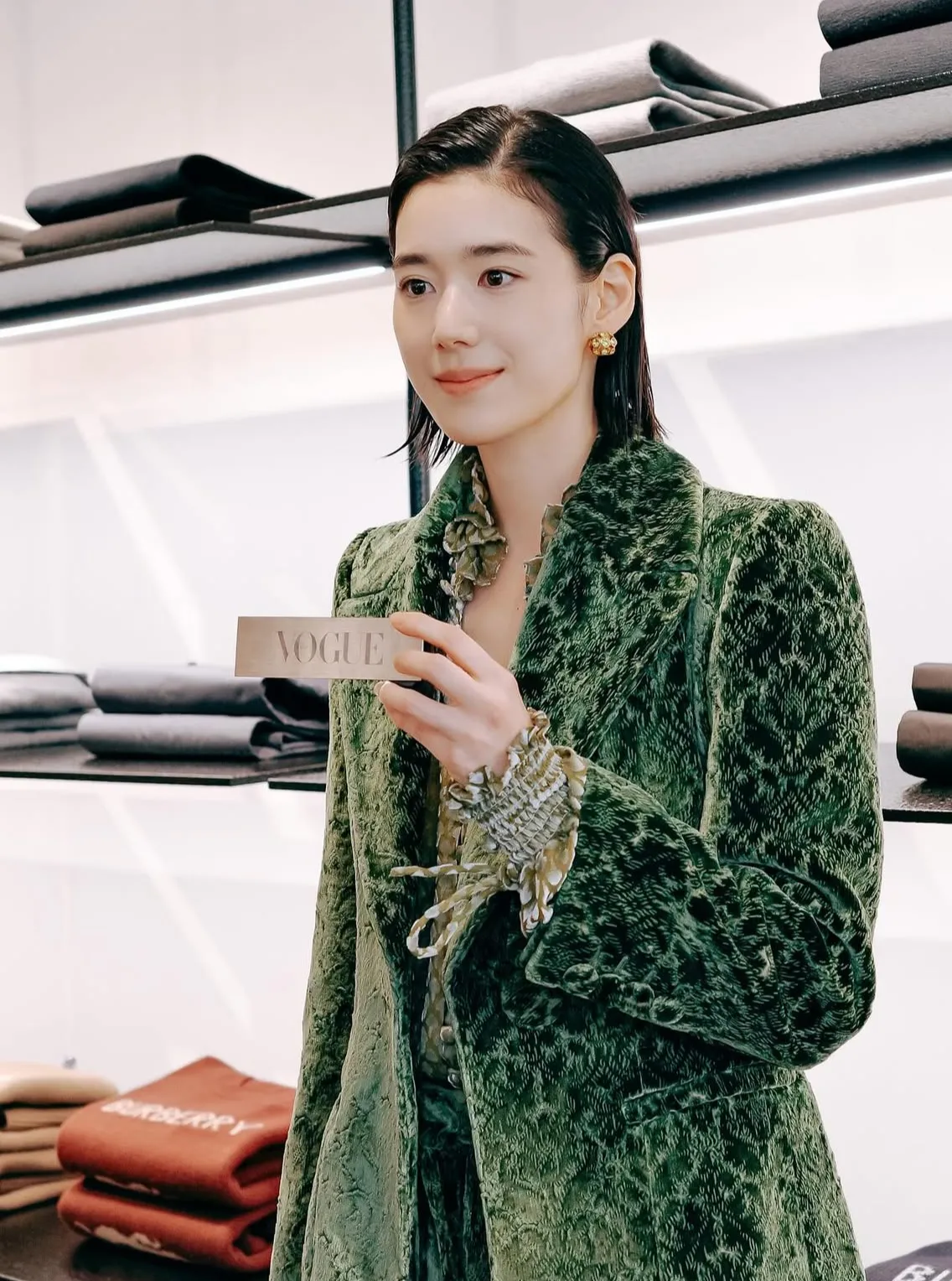 버버리 트렌치코트, 정은채 전지현 버버리 공항패션, 전지현 트렌치코트, 버버리 롱 캐슬포드, 버버리 캐슬포드 오버사이즈, 버버리 캐슬포드 레귤러핏, 2025 FW 공항패션, 공항패션 스타일링, 트렌치코트 비교, 트렌치코트 코디법, 트렌치코트 추천, 셀럽 트렌치코트, 버버리 공식몰, 버버리 나이트 아크백, 셀럽 패션 분석, 여자 트렌치코트 코디, 여자 공항룩