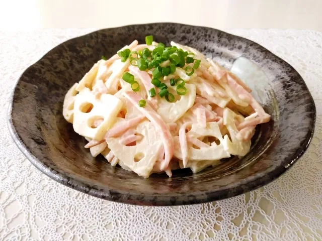 마요네즈 넣은 연근 샐러드