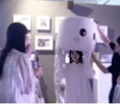 아이유 전시회 깜짝 이벤트