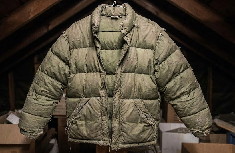 겨울 내내 입어 납작해진 패딩, 세탁소 가기 전 '테니스공 3개'로 빵빵하게 새 옷 만드는 법