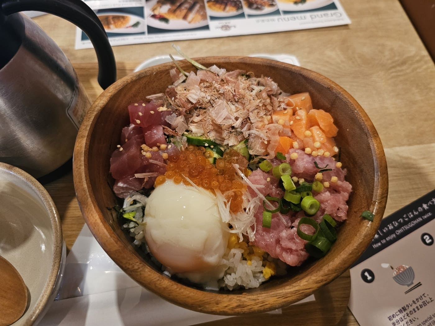 아카렌가창고에서 먹은 회덮밥