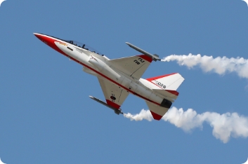 전투기가 날아가는 모습