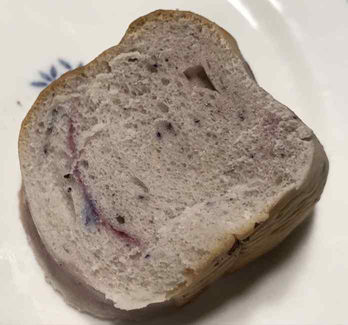 블루베리 베이글 단면