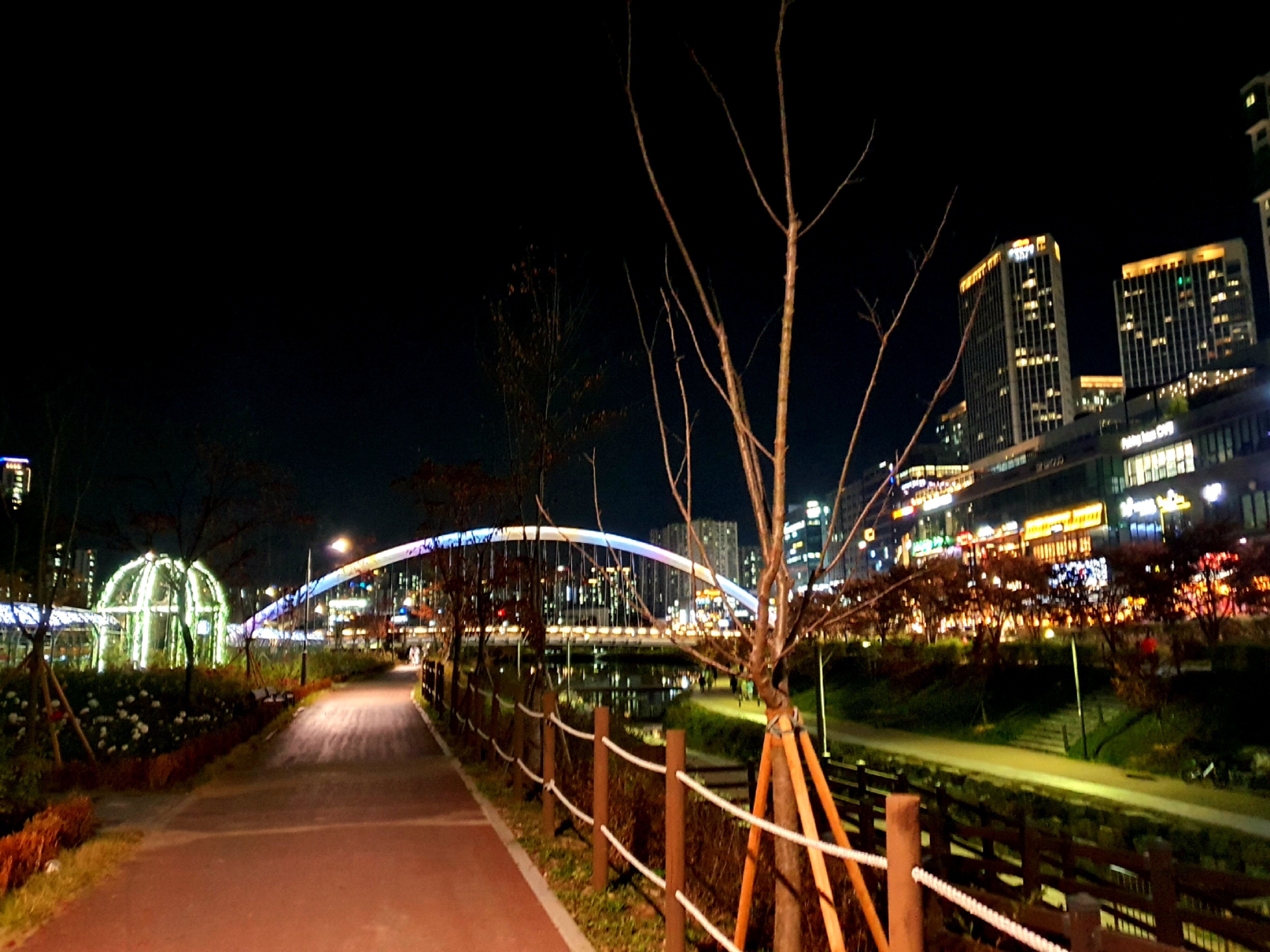 야경이-예쁜-공원입니다.