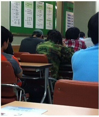 자율 복장 군복 군화 착용 하지 마세요