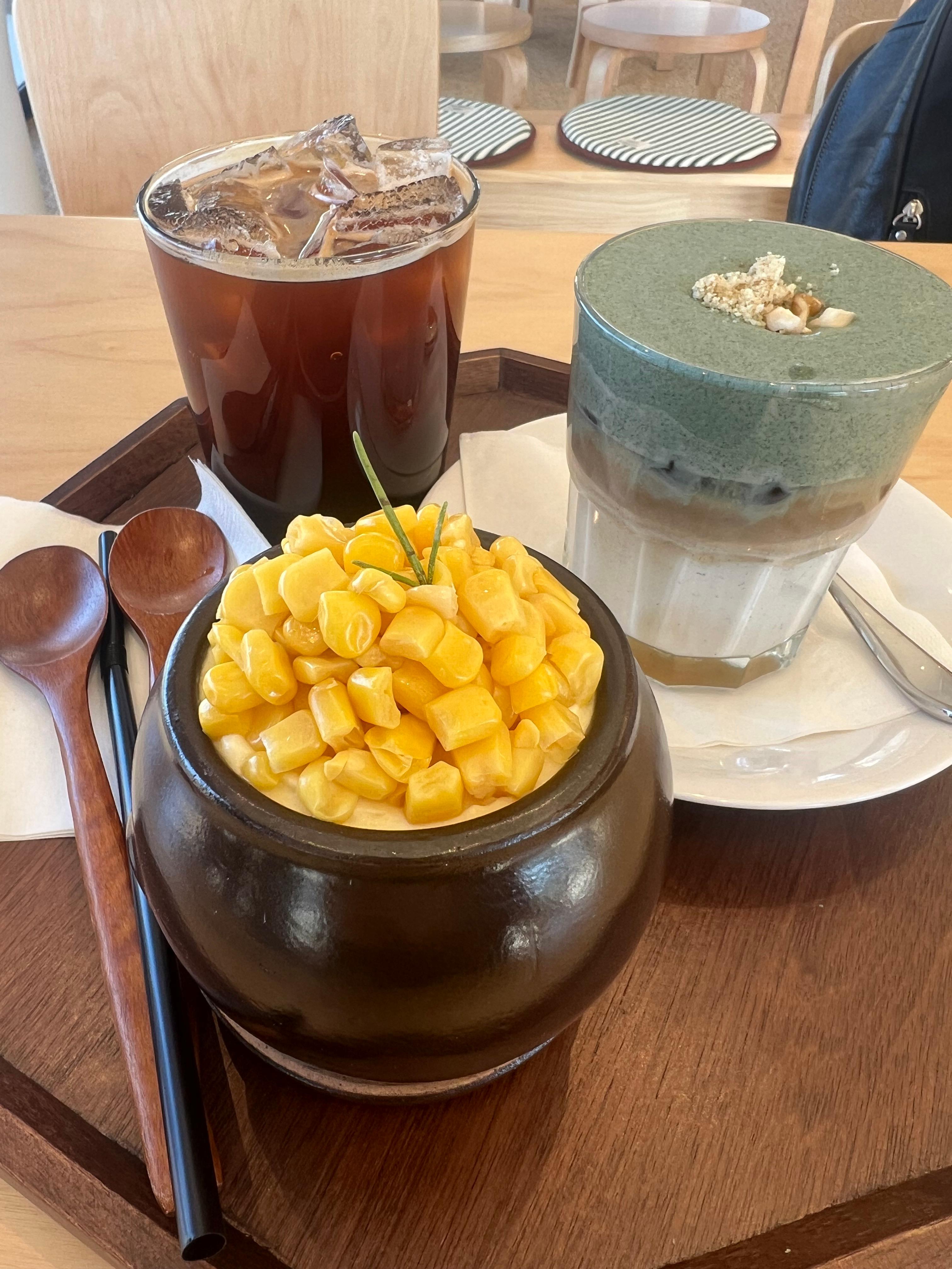 안초당 옥수수 장독대 케이크&amp;#44; 쑥크림호두라떼