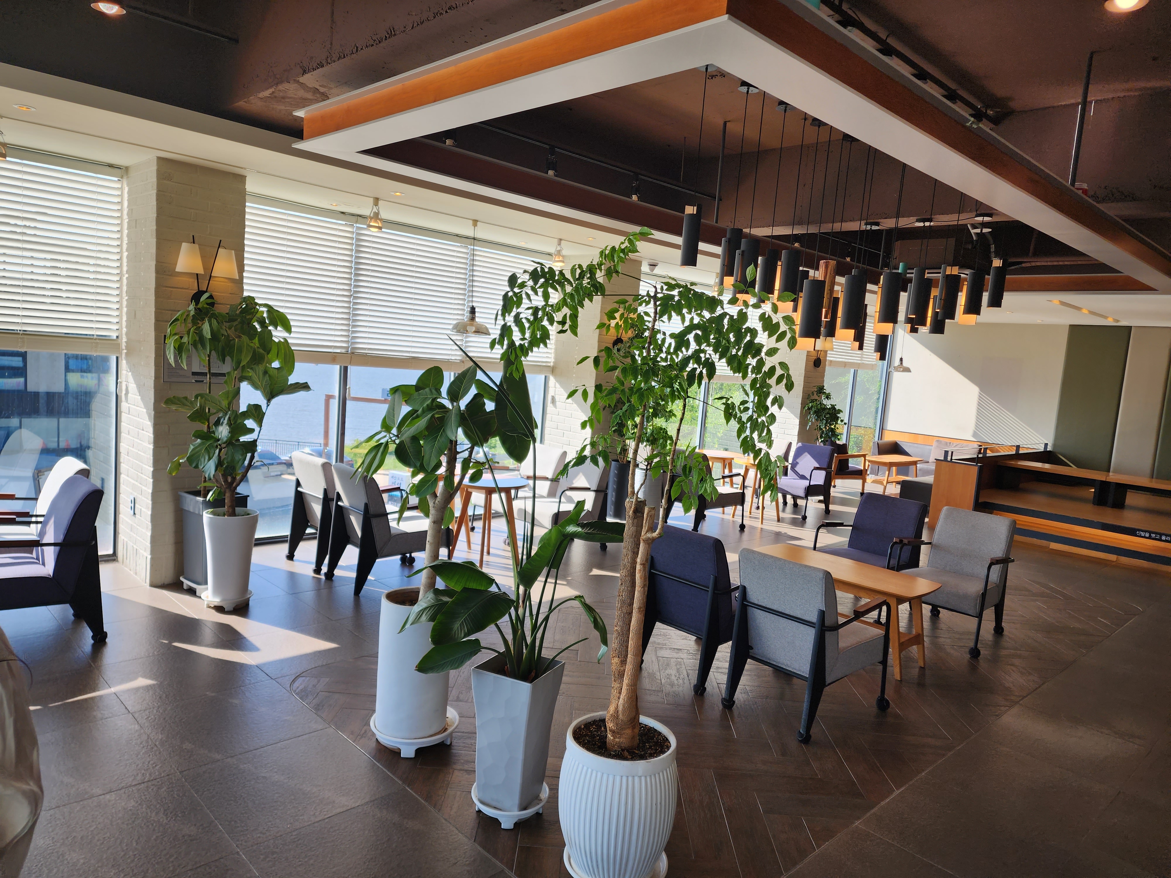 오르트 카페 2층