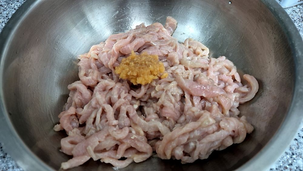 돼지고기 간하기