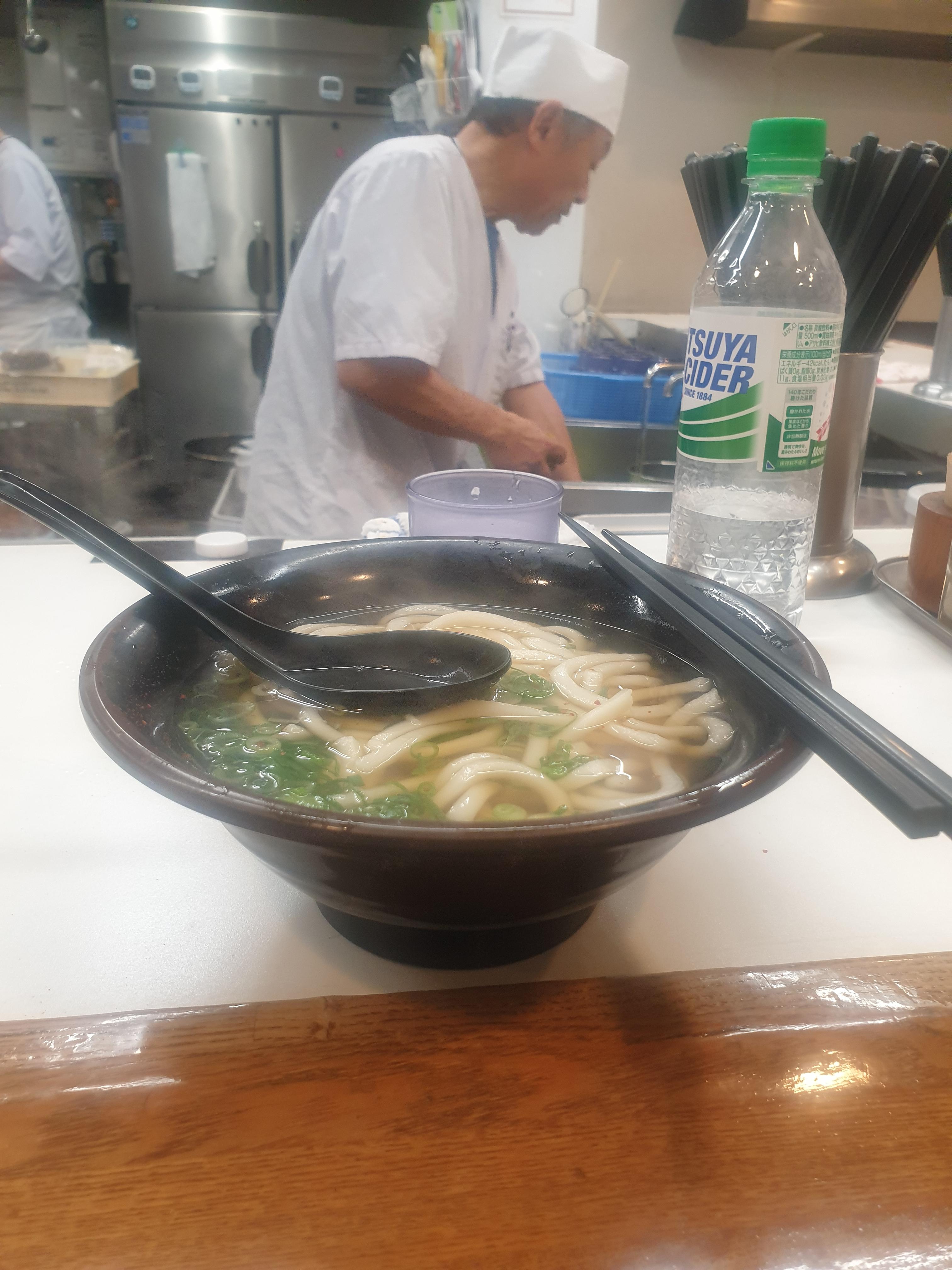 구로몬 시장 내 우동집