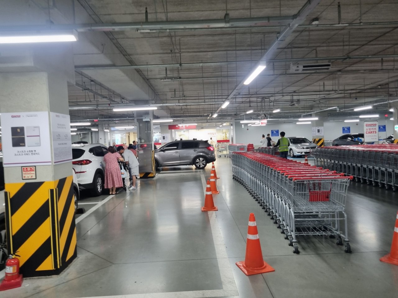 코스트코 주차장 내부