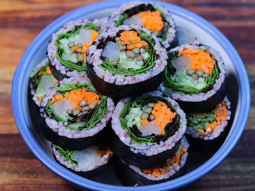 korean sushi roll kimbap