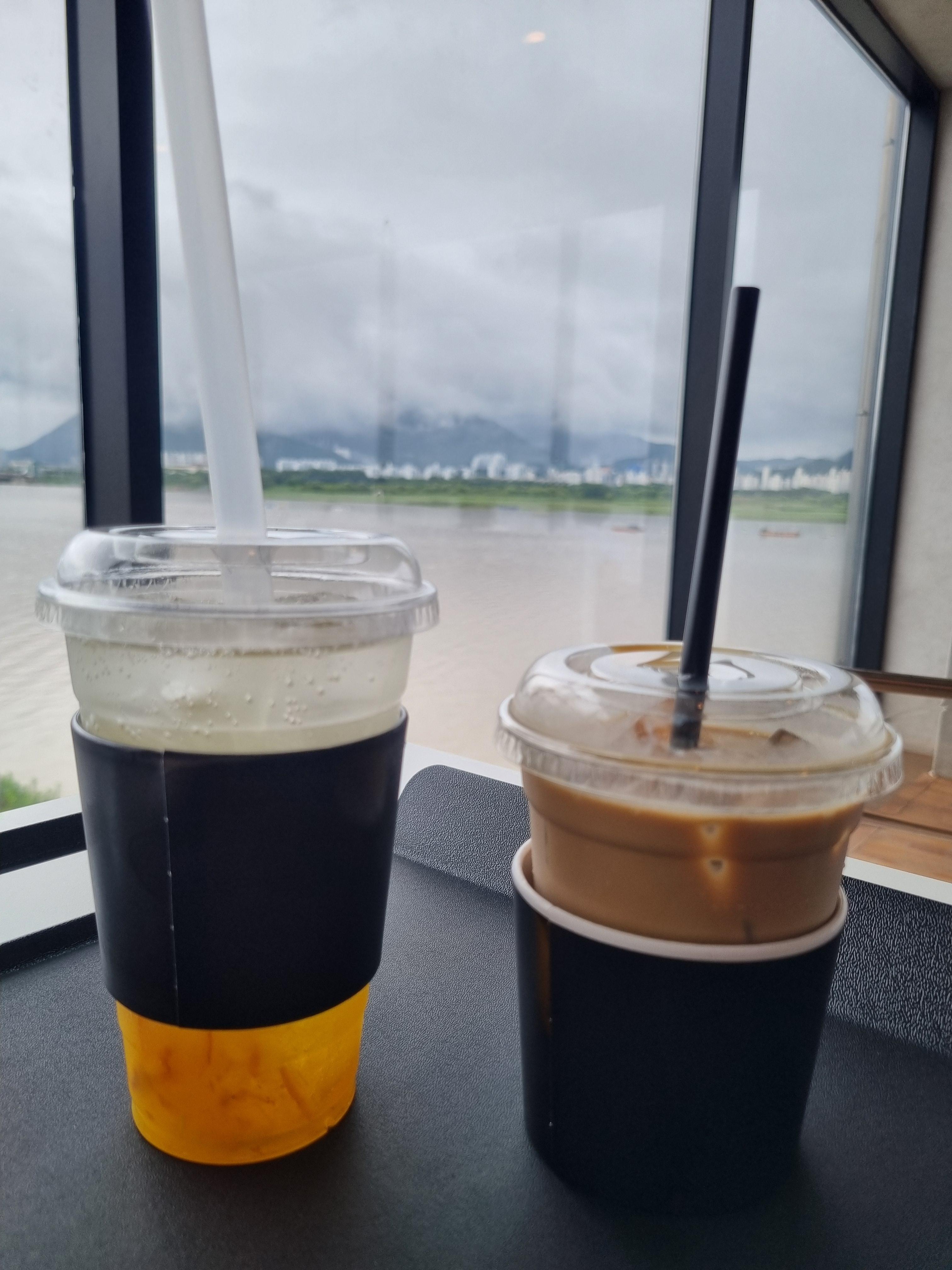 어라우즈 로스터리 카페