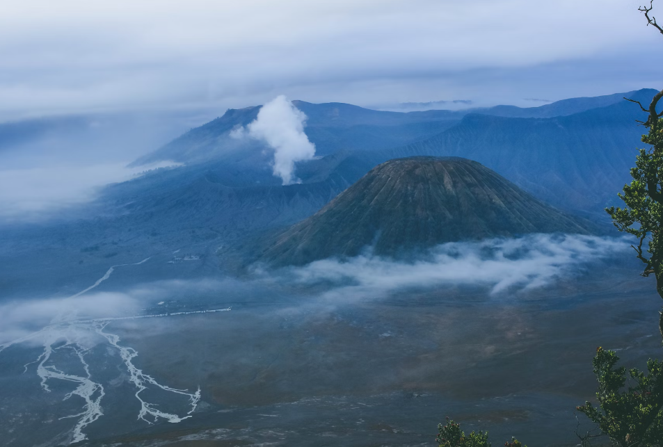 인도네시아 여행&amp;#44; 브로모 화산&amp;#44; 브로모 트래킹&amp;#44; 브로모 분화구&amp;#44; 브로모 화산 투어&amp;#44; 자바섬 여행 추천&amp;#44; 인도네시아 트래킹 명소&amp;#44; 브로모 일출 포인트&amp;#44; 브로모 자유여행