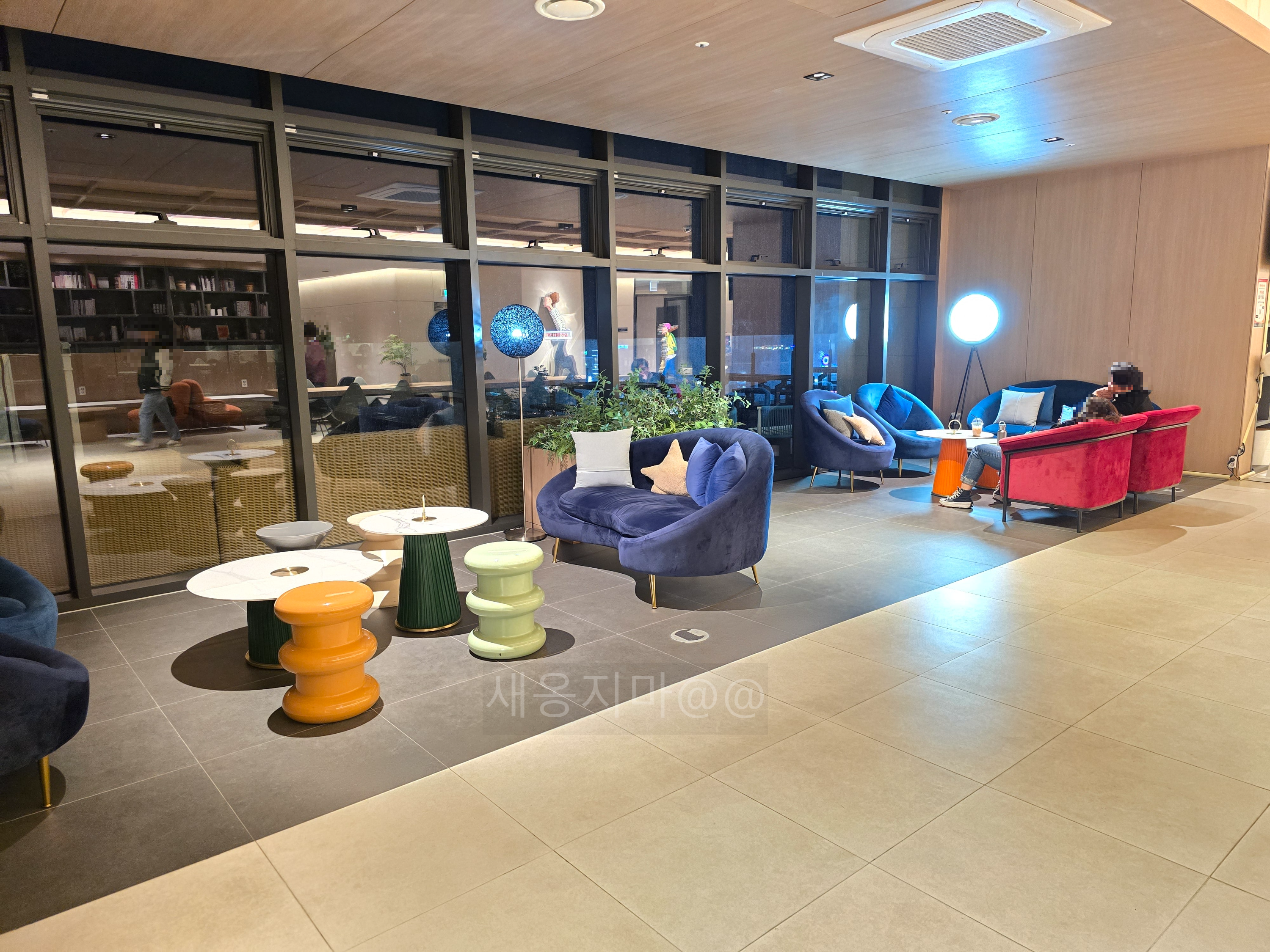 속초-호텔-로비