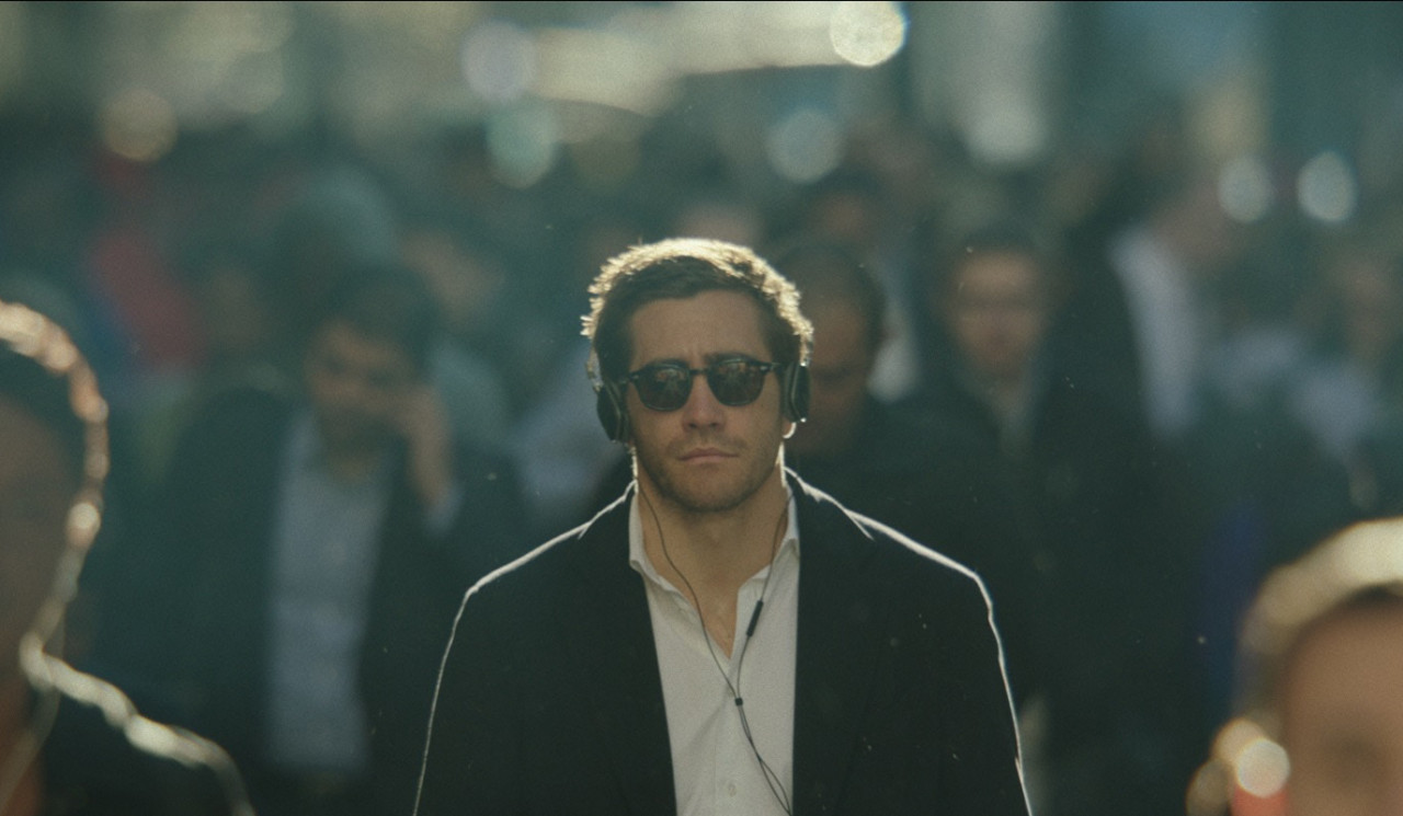 현실을 받아들이려고 노력하는 주인공의 모습