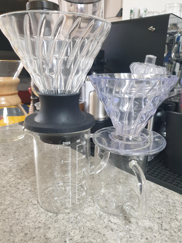 하리오 스위치와 하리오 V60이 각각 서버에 올려져 있다.