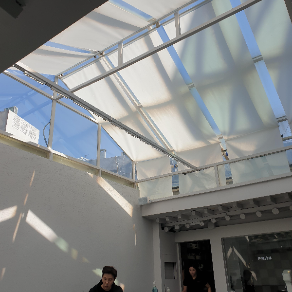 산스 커피(SANS COFFEE), 익선동 카페에서 만난 대체 커피 _높은 천정_흰천으로 두른 천정