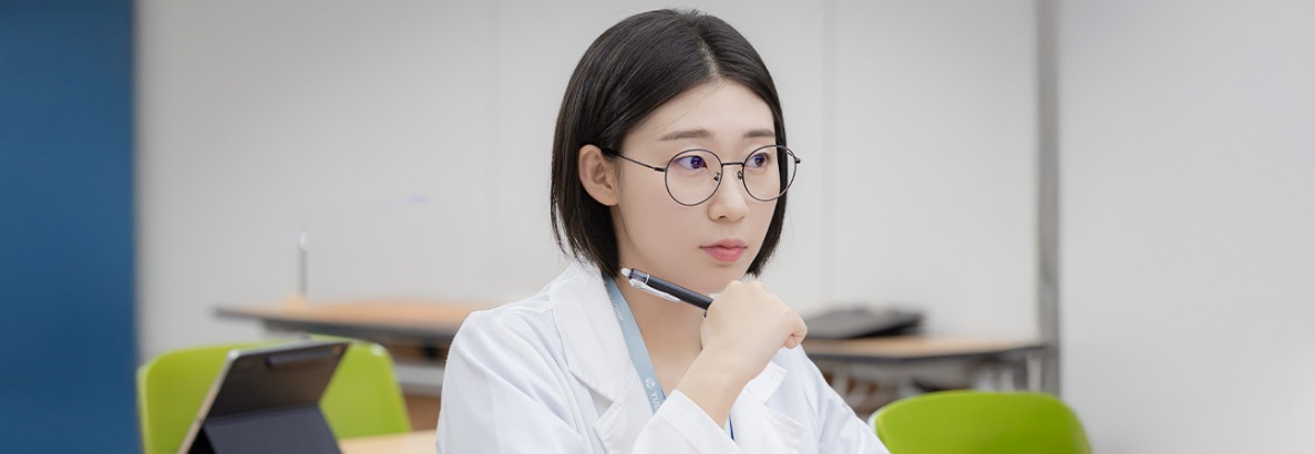 한예지 (김사비 역)