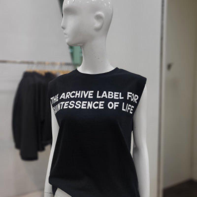 보브 레터링 슬리브리스 티셔츠 7112240172 01